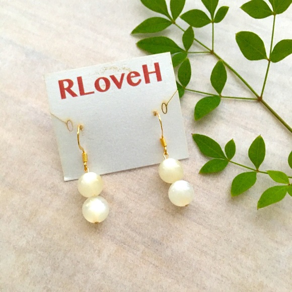 12K Gold Filled Posts Small Pearlized Glass Beads Stacked Drop Earrings - Picture 4 of 8